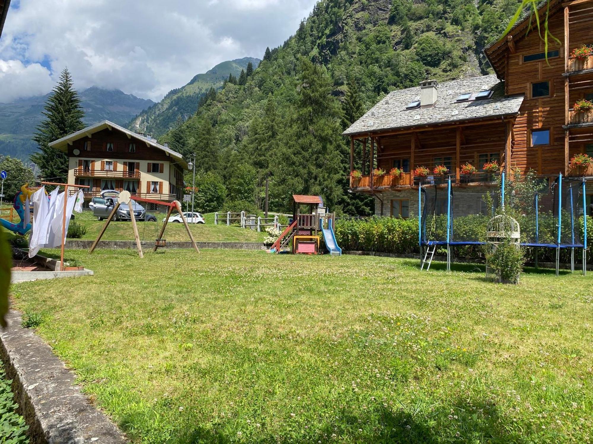L'Aria Di Casa Bed & Breakfast Аланя Валсесия Екстериор снимка