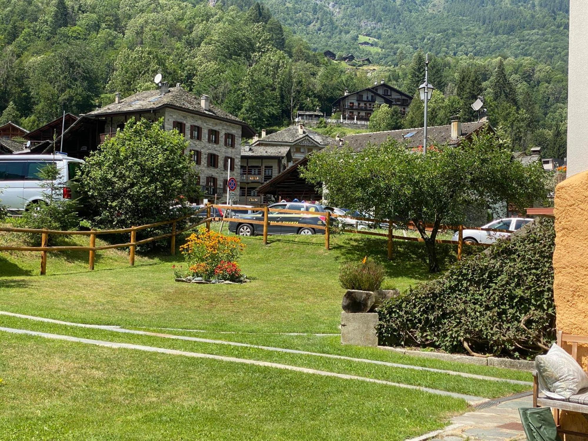 L'Aria Di Casa Bed & Breakfast Аланя Валсесия Екстериор снимка