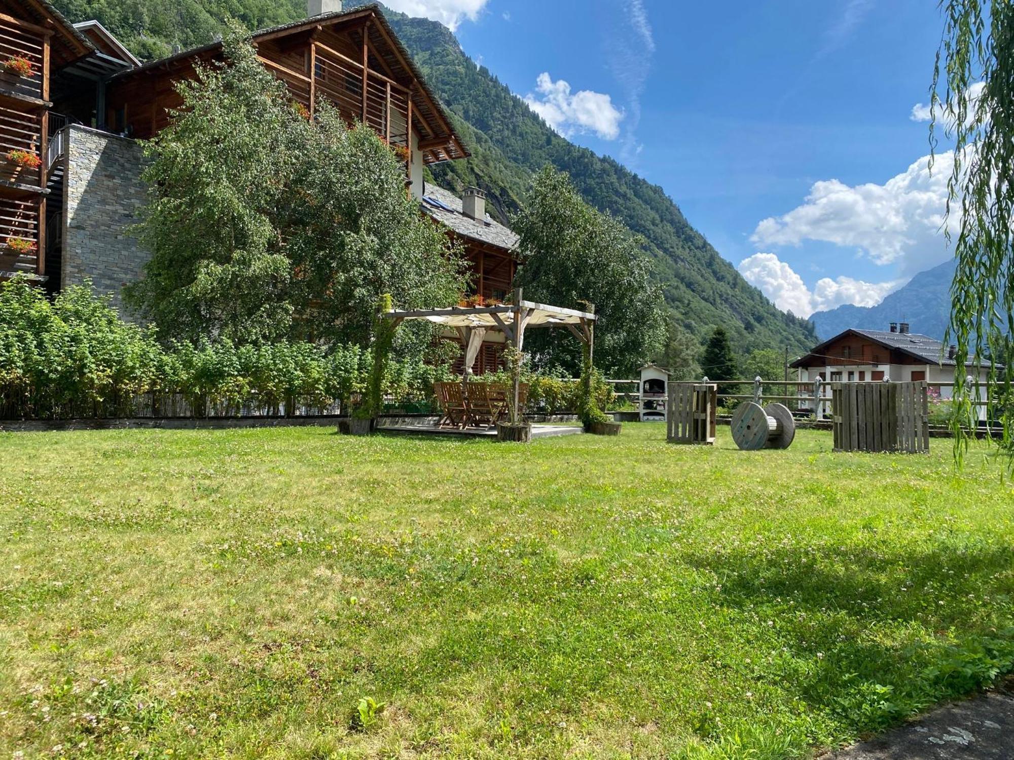 L'Aria Di Casa Bed & Breakfast Аланя Валсесия Екстериор снимка