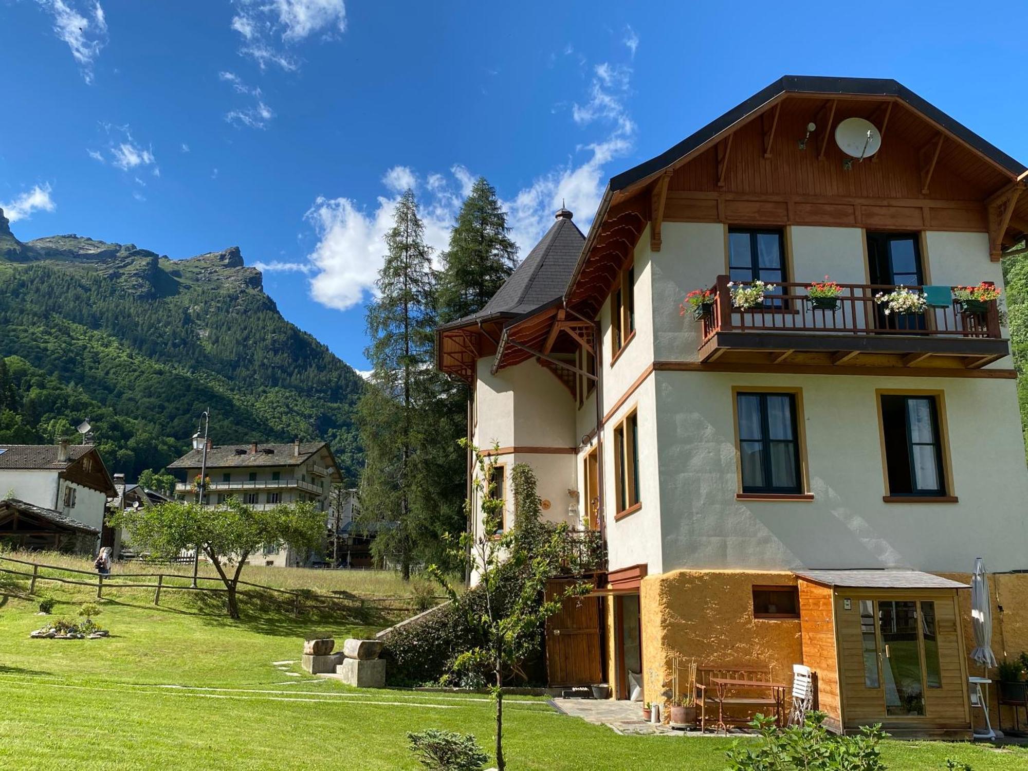 L'Aria Di Casa Bed & Breakfast Аланя Валсесия Екстериор снимка