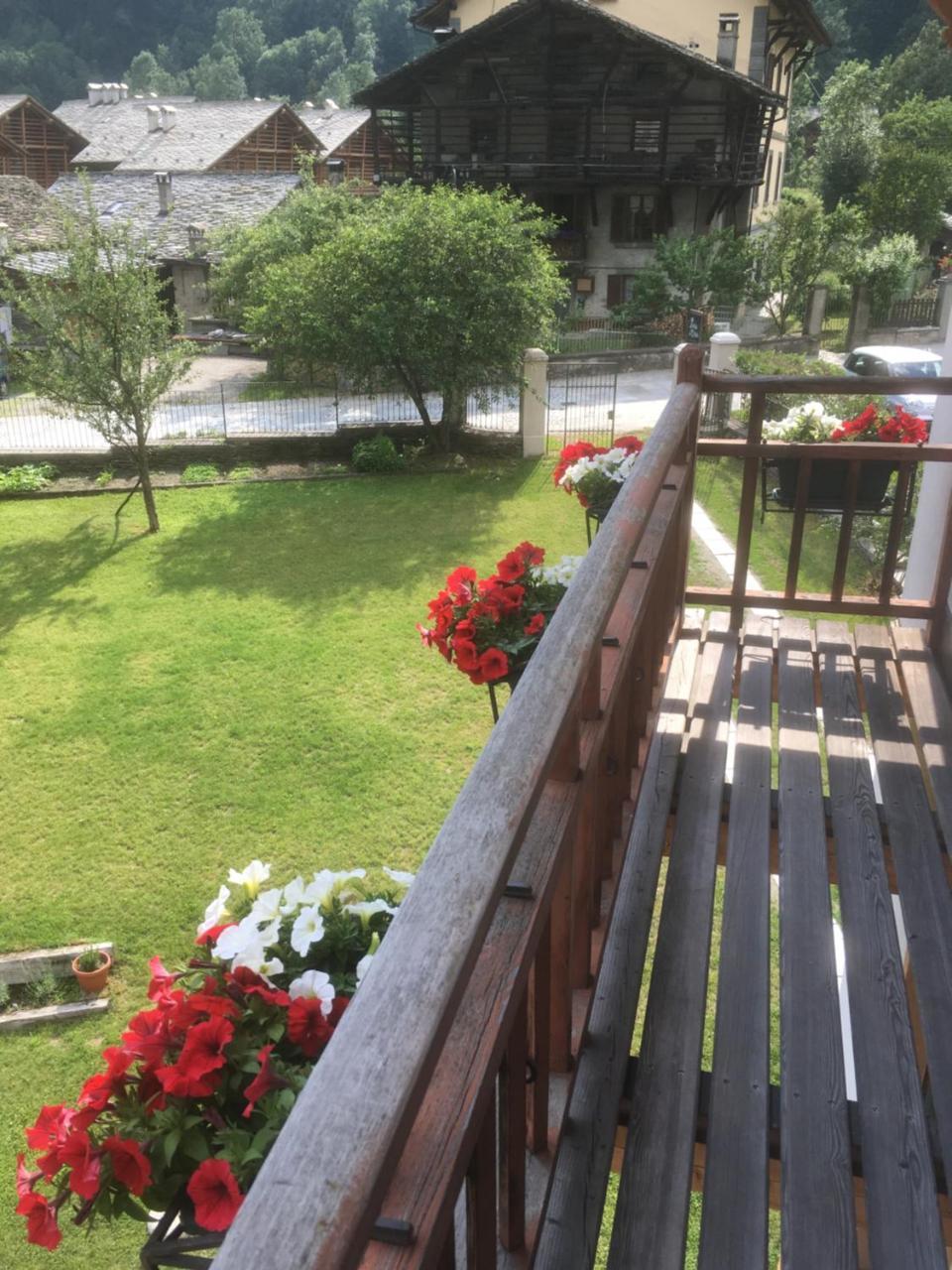 L'Aria Di Casa Bed & Breakfast Аланя Валсесия Екстериор снимка